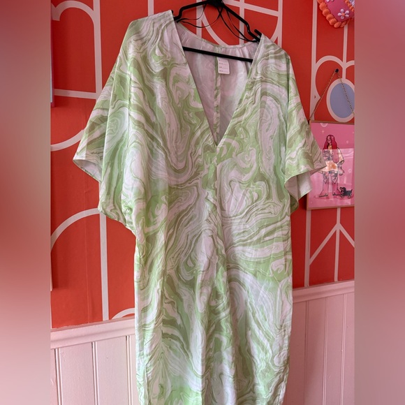 Green and White Swirl Kaftan Dress - Picture 2 of 3